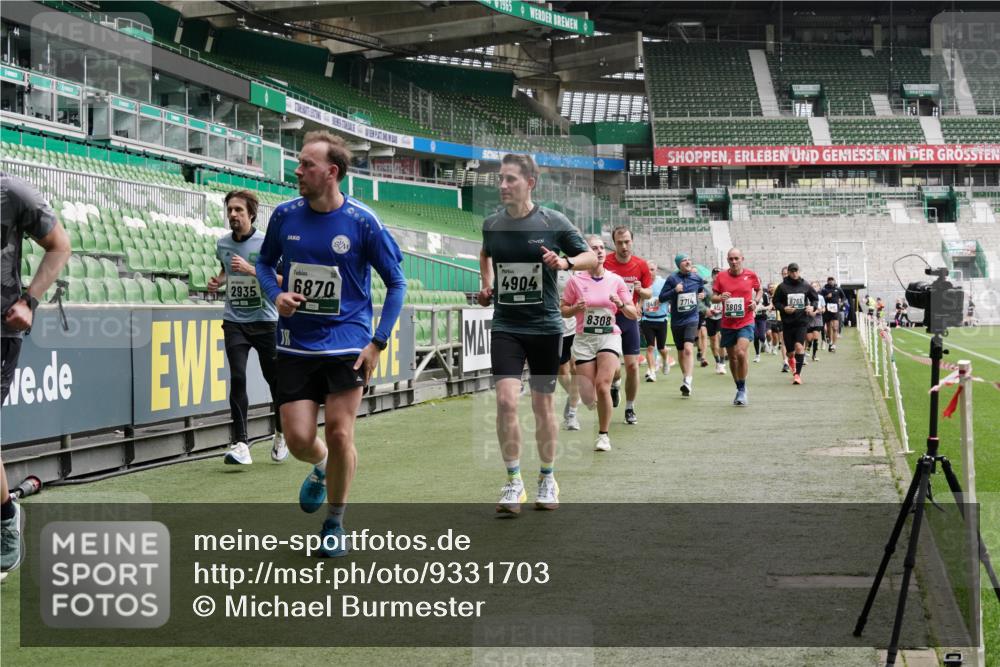 05.10.2025 - 20. swb-Marathon Bremen Michael Burmester http://msf.ph/oto/9331703 05.10.2025 13:05:27 Laufen im Stadion 190, 199, 406, 520, 611, 678, 712, 804, 817, 858, 924, 1061, 1132, 1147, 1228, 1404, 1455, 1480, 1545, 1610, 1702, 1746, 1765, 1840, 1867, 1990, 2009, 2058, 2187, 2190, 2198, 2437, 2536, 2584, 2604, 2785, 2802, 2902, 2935, 3008, 3025, 3049, 3216, 3317, 3378, 3380, 3413, 3445, 3450, 3479, 3561, 3799, 3809, 3837, 3853, 4055, 4187, 4207, 4241, 4326, 4332, 4376, 4563, 4641, 4665, 4671, 4676, 4831, 4855, 4892, 4904, 4983, 5176, 5286, 5295, 5362, 5382, 5614, 5824, 5904, 6283 meine-sportfotos.de