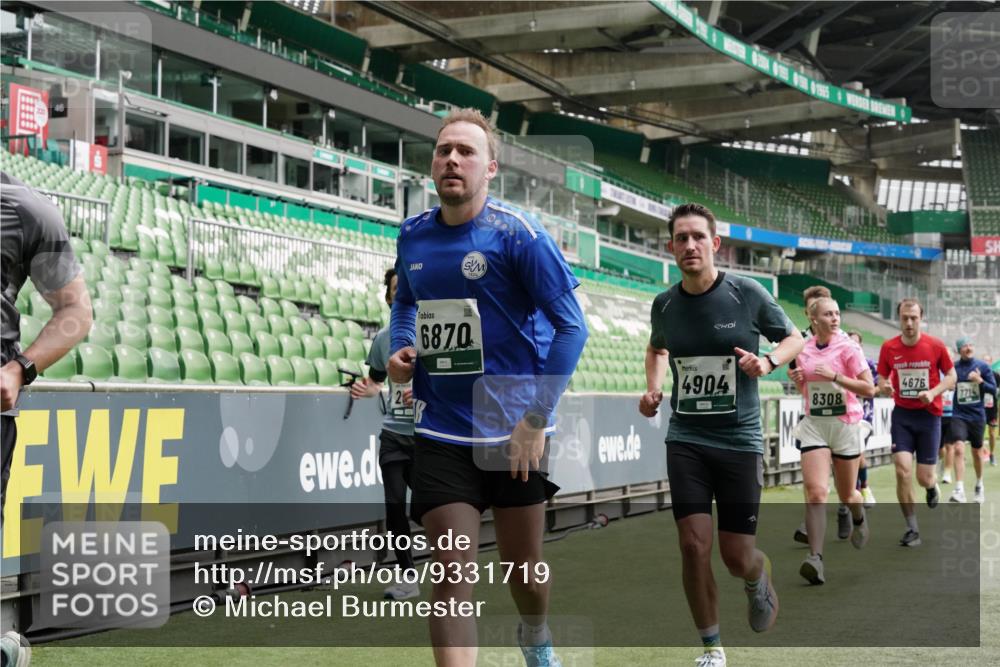 05.10.2025 - 20. swb-Marathon Bremen Michael Burmester http://msf.ph/oto/9331719 05.10.2025 13:05:28 Laufen im Stadion 190, 199, 406, 520, 611, 678, 712, 804, 817, 858, 924, 1061, 1132, 1147, 1228, 1404, 1455, 1480, 1545, 1610, 1702, 1746, 1765, 1840, 1867, 1990, 2009, 2058, 2187, 2190, 2198, 2437, 2536, 2584, 2604, 2785, 2802, 2902, 2935, 3008, 3025, 3049, 3216, 3317, 3378, 3380, 3413, 3445, 3450, 3479, 3561, 3799, 3809, 3837, 3853, 4055, 4187, 4207, 4241, 4326, 4332, 4376, 4563, 4641, 4665, 4676, 4831, 4855, 4892, 4904, 4983, 5176, 5286, 5295, 5362, 5382, 5614, 5824, 5904, 6283 meine-sportfotos.de