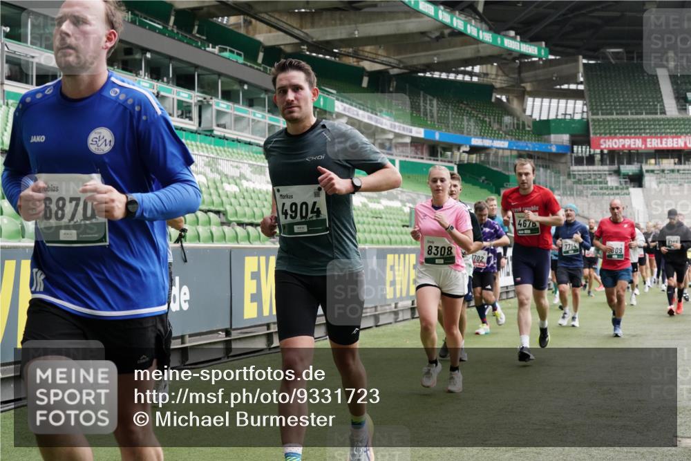 05.10.2025 - 20. swb-Marathon Bremen Michael Burmester http://msf.ph/oto/9331723 05.10.2025 13:05:29 Laufen im Stadion 190, 199, 406, 520, 611, 678, 712, 804, 817, 858, 924, 1061, 1132, 1147, 1228, 1404, 1455, 1480, 1545, 1610, 1702, 1746, 1765, 1840, 1867, 1990, 2009, 2058, 2187, 2190, 2198, 2437, 2536, 2584, 2604, 2785, 2802, 2902, 2935, 3008, 3025, 3049, 3216, 3317, 3378, 3380, 3413, 3445, 3450, 3479, 3561, 3799, 3809, 3837, 3853, 4055, 4187, 4207, 4241, 4326, 4332, 4376, 4563, 4641, 4665, 4676, 4831, 4855, 4892, 4904, 4983, 5176, 5286, 5295, 5362, 5382, 5614, 5824, 5904, 6283 meine-sportfotos.de