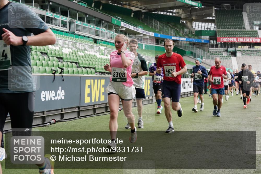 05.10.2025 - 20. swb-Marathon Bremen Michael Burmester http://msf.ph/oto/9331731 05.10.2025 13:05:30 Laufen im Stadion 190, 199, 406, 520, 611, 678, 712, 804, 817, 858, 924, 1061, 1132, 1147, 1228, 1404, 1455, 1480, 1545, 1610, 1702, 1746, 1765, 1840, 1867, 1990, 2009, 2058, 2187, 2190, 2198, 2422, 2437, 2536, 2584, 2604, 2785, 2802, 2902, 2935, 3008, 3025, 3049, 3216, 3317, 3378, 3380, 3413, 3445, 3450, 3479, 3561, 3799, 3809, 3837, 3853, 4055, 4187, 4207, 4241, 4326, 4332, 4376, 4563, 4641, 4665, 4676, 4766, 4831, 4855, 4892, 4904, 4983, 5176, 5286, 5295, 5362, 5382, 5614, 5824, 5904, 6283 meine-sportfotos.de