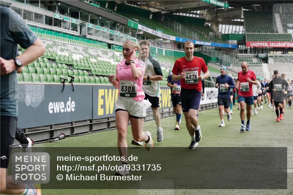 05.10.2025 - 20. swb-Marathon Bremen Michael Burmester http://msf.ph/oto/9331735 05.10.2025 13:05:30 Laufen im Stadion 190, 199, 406, 520, 611, 678, 712, 804, 817, 858, 924, 1061, 1132, 1147, 1228, 1404, 1455, 1480, 1545, 1610, 1702, 1746, 1765, 1840, 1867, 1990, 2009, 2058, 2187, 2190, 2198, 2422, 2437, 2536, 2584, 2604, 2785, 2802, 2902, 2935, 3008, 3025, 3049, 3216, 3317, 3378, 3380, 3413, 3445, 3450, 3479, 3561, 3799, 3809, 3837, 3853, 4055, 4187, 4207, 4241, 4326, 4332, 4376, 4563, 4641, 4665, 4676, 4766, 4831, 4855, 4892, 4904, 4983, 5176, 5286, 5295, 5362, 5382, 5614, 5824, 5904, 6283 meine-sportfotos.de