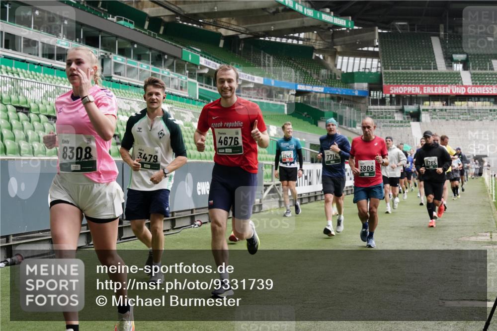 05.10.2025 - 20. swb-Marathon Bremen Michael Burmester http://msf.ph/oto/9331739 05.10.2025 13:05:31 Laufen im Stadion 190, 199, 406, 520, 611, 678, 712, 804, 817, 858, 924, 1132, 1147, 1228, 1404, 1455, 1480, 1545, 1610, 1702, 1746, 1765, 1840, 1867, 1990, 2009, 2058, 2187, 2190, 2198, 2422, 2437, 2536, 2584, 2604, 2785, 2802, 2902, 2935, 3008, 3025, 3049, 3216, 3317, 3378, 3380, 3413, 3445, 3450, 3479, 3561, 3799, 3809, 3837, 3853, 4055, 4187, 4207, 4241, 4326, 4332, 4376, 4563, 4641, 4665, 4676, 4766, 4831, 4855, 4892, 4904, 4983, 5176, 5286, 5295, 5362, 5382, 5614, 5824, 5904, 6283 meine-sportfotos.de