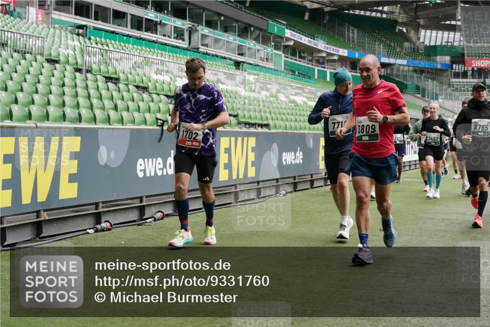 05.10.2025 - 20. swb-Marathon Bremen Michael Burmester http://msf.ph/oto/9331760 05.10.2025 13:05:32 Laufen im Stadion 190, 199, 406, 520, 611, 678, 712, 804, 817, 858, 924, 1132, 1147, 1228, 1404, 1455, 1480, 1545, 1610, 1702, 1746, 1765, 1840, 1867, 1990, 2058, 2187, 2190, 2198, 2422, 2437, 2536, 2584, 2604, 2785, 2802, 2902, 2935, 3008, 3025, 3049, 3216, 3317, 3368, 3378, 3380, 3413, 3445, 3450, 3479, 3799, 3809, 3837, 3853, 4055, 4207, 4241, 4326, 4332, 4376, 4563, 4641, 4665, 4676, 4766, 4831, 4855, 4892, 4904, 4983, 5176, 5286, 5295, 5362, 5382, 5614, 5824, 5904, 6283 meine-sportfotos.de