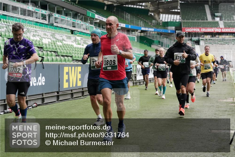 05.10.2025 - 20. swb-Marathon Bremen Michael Burmester http://msf.ph/oto/9331764 05.10.2025 13:05:33 Laufen im Stadion 190, 199, 406, 520, 611, 678, 712, 804, 817, 858, 924, 1132, 1147, 1228, 1404, 1455, 1480, 1545, 1610, 1702, 1746, 1765, 1840, 1867, 1990, 2058, 2187, 2190, 2198, 2422, 2437, 2584, 2604, 2785, 2902, 2935, 3008, 3025, 3049, 3216, 3317, 3368, 3378, 3380, 3413, 3445, 3450, 3479, 3799, 3809, 3837, 3853, 4055, 4207, 4241, 4326, 4332, 4376, 4563, 4641, 4665, 4676, 4766, 4831, 4855, 4892, 4904, 4983, 5176, 5286, 5295, 5362, 5382, 5614, 5824, 5904, 6283 meine-sportfotos.de