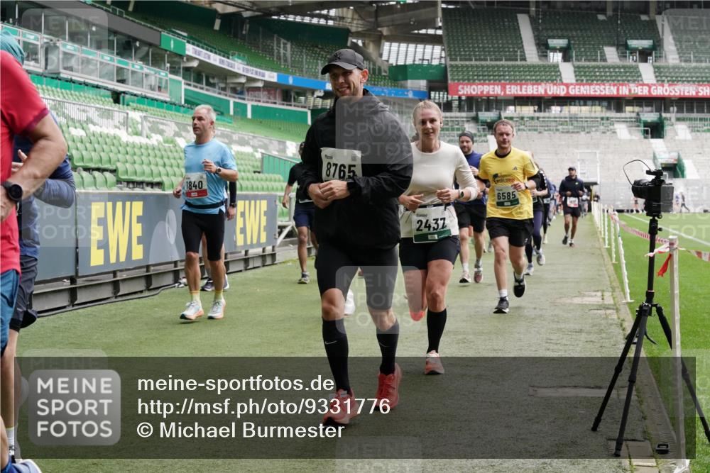 05.10.2025 - 20. swb-Marathon Bremen Michael Burmester http://msf.ph/oto/9331776 05.10.2025 13:05:34 Laufen im Stadion 190, 199, 406, 520, 611, 678, 712, 804, 817, 858, 924, 1132, 1147, 1228, 1404, 1410, 1455, 1480, 1545, 1610, 1702, 1746, 1765, 1840, 1867, 1990, 2058, 2187, 2190, 2198, 2422, 2437, 2584, 2604, 2785, 2902, 2935, 3008, 3025, 3049, 3216, 3317, 3368, 3378, 3380, 3445, 3450, 3479, 3799, 3809, 3837, 3853, 4055, 4207, 4326, 4332, 4376, 4563, 4641, 4665, 4676, 4766, 4831, 4855, 4892, 4904, 4983, 5166, 5176, 5286, 5295, 5362, 5382, 5614, 5824, 5904, 6283 meine-sportfotos.de