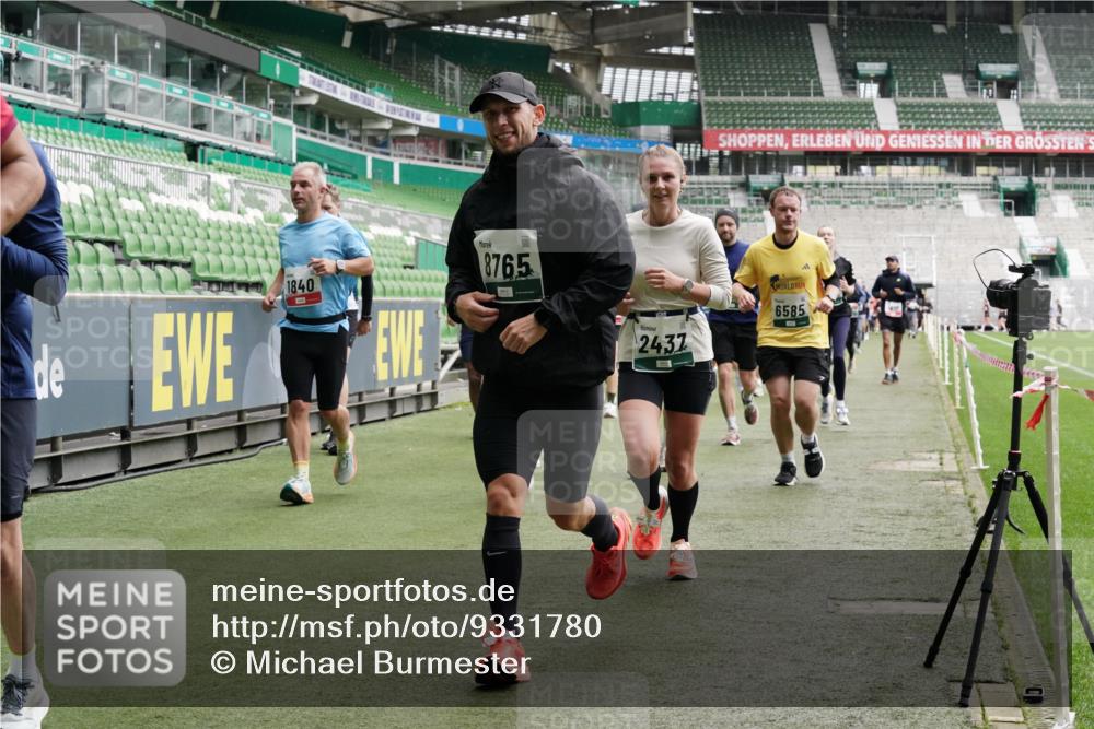 05.10.2025 - 20. swb-Marathon Bremen Michael Burmester http://msf.ph/oto/9331780 05.10.2025 13:05:34 Laufen im Stadion 190, 199, 406, 520, 611, 678, 712, 804, 817, 858, 924, 1132, 1147, 1228, 1404, 1410, 1455, 1480, 1545, 1610, 1702, 1746, 1765, 1840, 1867, 1990, 2058, 2187, 2190, 2198, 2422, 2437, 2584, 2604, 2785, 2902, 2935, 3008, 3025, 3049, 3216, 3317, 3368, 3378, 3380, 3445, 3450, 3479, 3799, 3809, 3837, 3853, 4055, 4207, 4326, 4332, 4376, 4563, 4641, 4665, 4676, 4766, 4831, 4855, 4892, 4904, 4983, 5166, 5176, 5286, 5295, 5362, 5382, 5614, 5824, 5904, 6283 meine-sportfotos.de