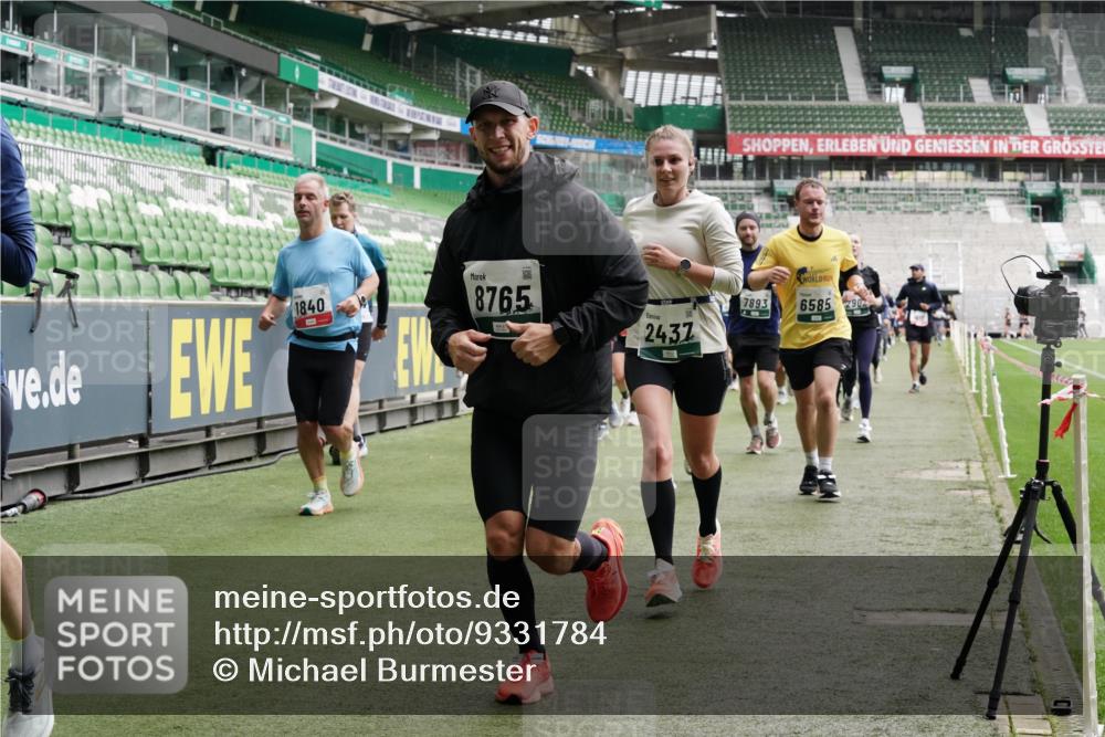05.10.2025 - 20. swb-Marathon Bremen Michael Burmester http://msf.ph/oto/9331784 05.10.2025 13:05:34 Laufen im Stadion 190, 199, 406, 520, 611, 678, 712, 804, 817, 858, 924, 1132, 1147, 1228, 1404, 1410, 1455, 1480, 1545, 1610, 1702, 1746, 1765, 1840, 1867, 1990, 2058, 2187, 2190, 2198, 2422, 2437, 2584, 2604, 2785, 2902, 2935, 3008, 3025, 3049, 3216, 3317, 3368, 3378, 3380, 3445, 3450, 3479, 3799, 3809, 3837, 3853, 4055, 4207, 4326, 4332, 4376, 4563, 4641, 4665, 4676, 4766, 4831, 4855, 4892, 4904, 4983, 5166, 5176, 5286, 5295, 5362, 5382, 5614, 5824, 5904, 6283 meine-sportfotos.de