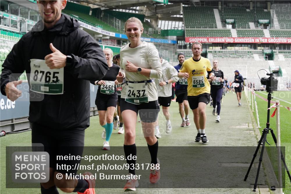 05.10.2025 - 20. swb-Marathon Bremen Michael Burmester http://msf.ph/oto/9331788 05.10.2025 13:05:35 Laufen im Stadion 190, 199, 406, 520, 611, 678, 712, 804, 817, 858, 924, 1147, 1228, 1404, 1410, 1455, 1480, 1545, 1610, 1702, 1746, 1765, 1840, 1867, 1990, 2058, 2187, 2190, 2198, 2422, 2437, 2584, 2604, 2671, 2785, 2902, 2935, 3008, 3025, 3049, 3216, 3317, 3368, 3378, 3380, 3445, 3450, 3479, 3799, 3809, 3837, 3853, 4055, 4207, 4326, 4332, 4376, 4563, 4641, 4665, 4676, 4766, 4831, 4855, 4892, 4904, 4983, 5166, 5176, 5295, 5362, 5382, 5614, 5824, 5904, 5945, 6283 meine-sportfotos.de