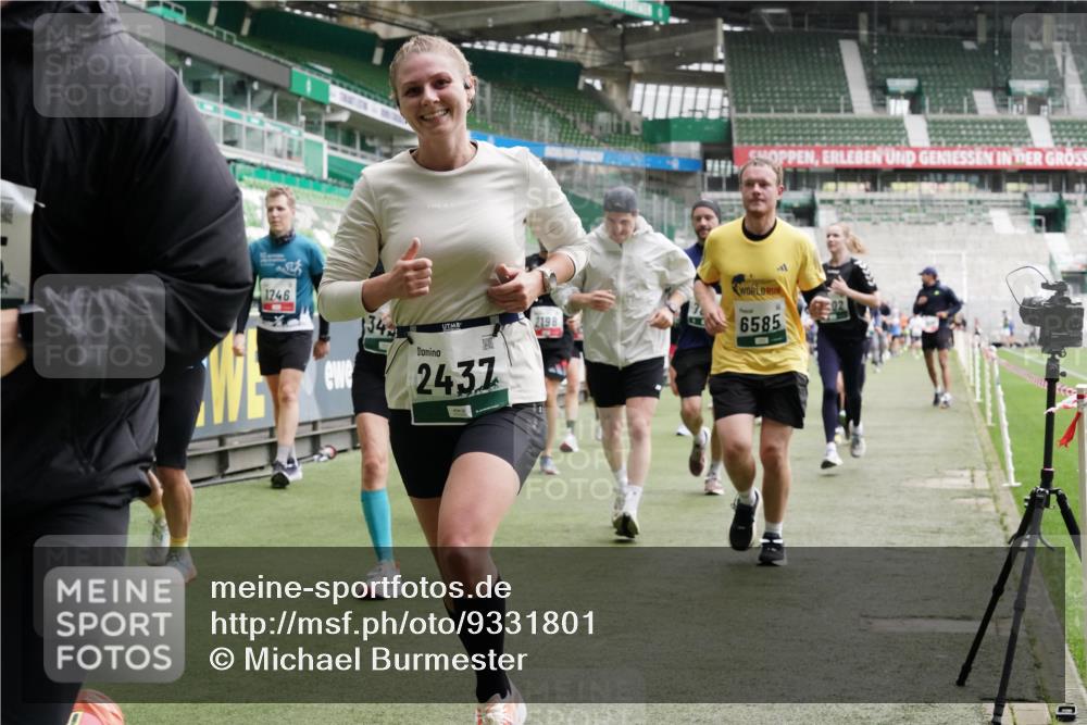 05.10.2025 - 20. swb-Marathon Bremen Michael Burmester http://msf.ph/oto/9331801 05.10.2025 13:05:35 Laufen im Stadion 190, 199, 406, 520, 611, 678, 712, 804, 817, 858, 924, 1147, 1228, 1404, 1410, 1455, 1480, 1545, 1610, 1702, 1746, 1765, 1840, 1867, 1990, 2058, 2187, 2190, 2198, 2422, 2437, 2584, 2604, 2671, 2785, 2902, 2935, 3008, 3025, 3049, 3216, 3317, 3368, 3378, 3380, 3445, 3450, 3479, 3799, 3809, 3837, 3853, 4055, 4207, 4326, 4332, 4376, 4563, 4641, 4665, 4676, 4766, 4831, 4855, 4892, 4904, 4983, 5166, 5176, 5295, 5362, 5382, 5614, 5824, 5904, 5945, 6283 meine-sportfotos.de