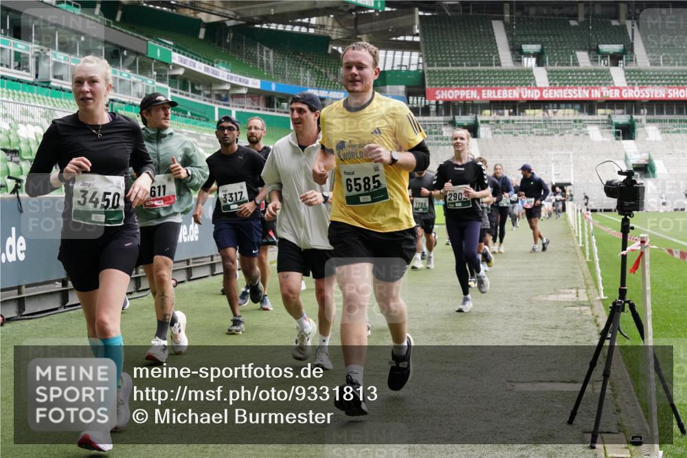 05.10.2025 - 20. swb-Marathon Bremen Michael Burmester http://msf.ph/oto/9331813 05.10.2025 13:05:36 Laufen im Stadion 190, 199, 406, 459, 520, 611, 678, 712, 804, 817, 858, 924, 1147, 1228, 1404, 1410, 1455, 1480, 1545, 1610, 1702, 1765, 1840, 1867, 1990, 2058, 2187, 2190, 2198, 2199, 2422, 2437, 2584, 2604, 2671, 2698, 2785, 2902, 2935, 3008, 3025, 3049, 3317, 3368, 3378, 3380, 3445, 3450, 3479, 3799, 3809, 3837, 3853, 4055, 4207, 4326, 4332, 4376, 4563, 4641, 4665, 4676, 4766, 4831, 4855, 4892, 4904, 4983, 5166, 5176, 5295, 5362, 5382, 5614, 5824, 5904, 5945, 6283 meine-sportfotos.de