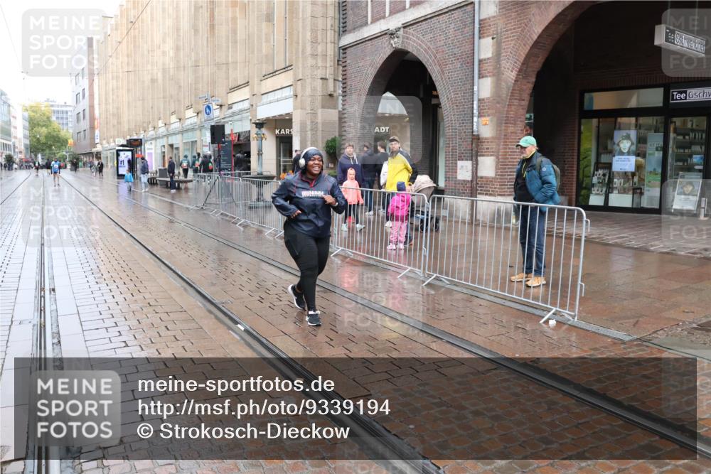 05.10.2025 - 20. swb-Marathon Bremen Strokosch-Dieckow http://msf.ph/oto/9339194 05.10.2025 15:06:06 Ziel  meine-sportfotos.de