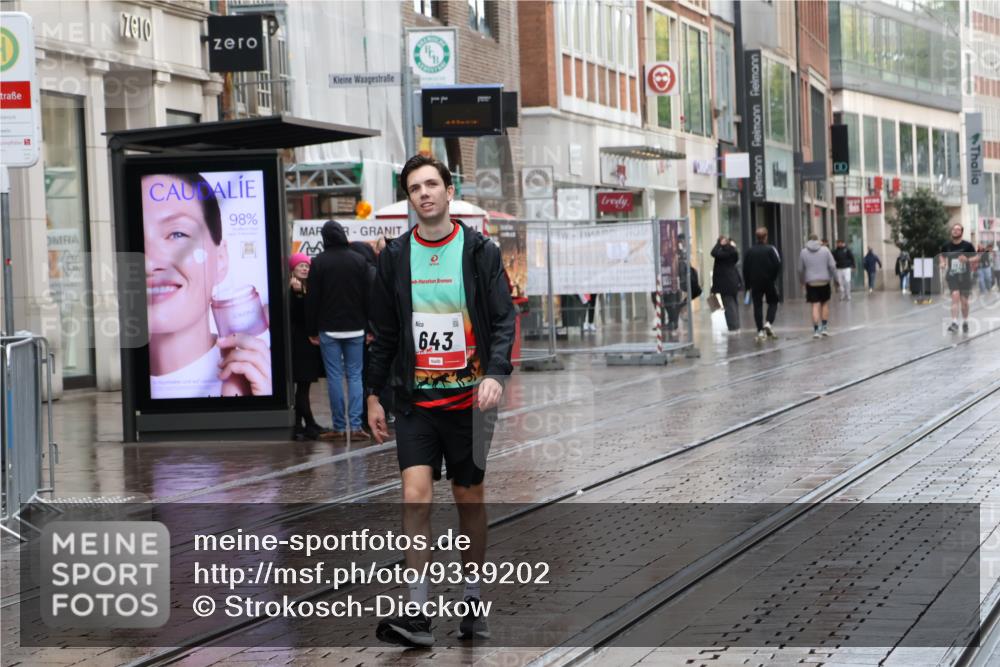 05.10.2025 - 20. swb-Marathon Bremen Strokosch-Dieckow http://msf.ph/oto/9339202 05.10.2025 15:06:37 Ziel 644 meine-sportfotos.de