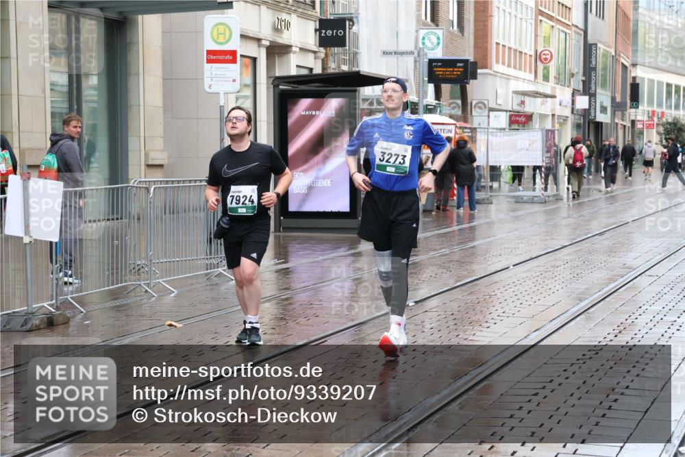 05.10.2025 - 20. swb-Marathon Bremen Strokosch-Dieckow http://msf.ph/oto/9339207 05.10.2025 15:06:58 Ziel 643 meine-sportfotos.de
