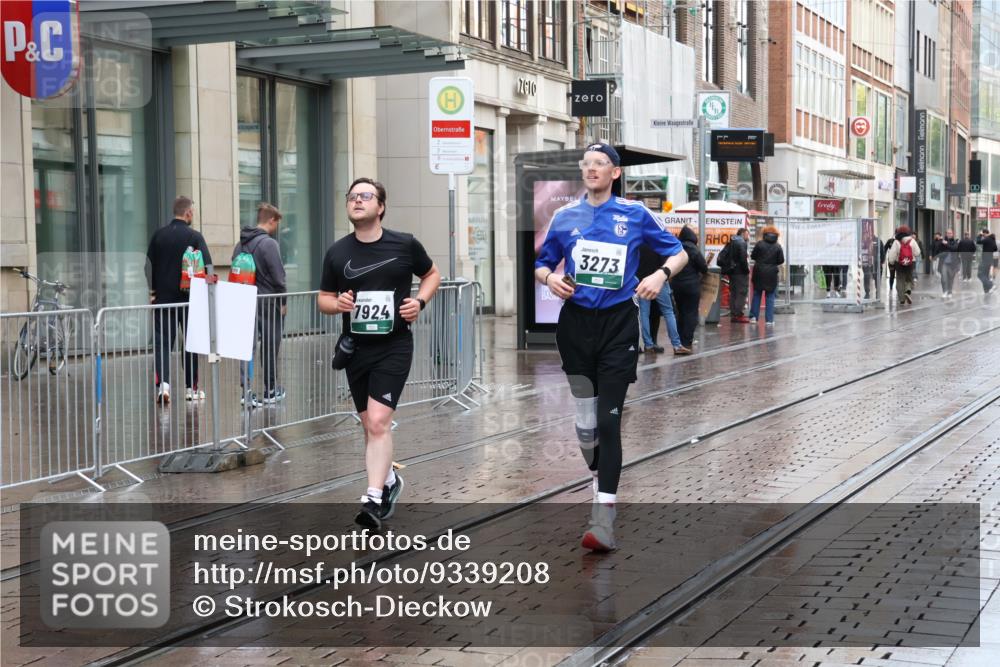 05.10.2025 - 20. swb-Marathon Bremen Strokosch-Dieckow http://msf.ph/oto/9339208 05.10.2025 15:06:58 Ziel 643 meine-sportfotos.de