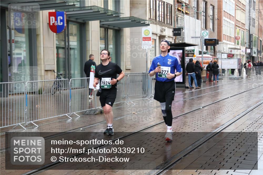 05.10.2025 - 20. swb-Marathon Bremen Strokosch-Dieckow http://msf.ph/oto/9339210 05.10.2025 15:06:59 Ziel 643 meine-sportfotos.de