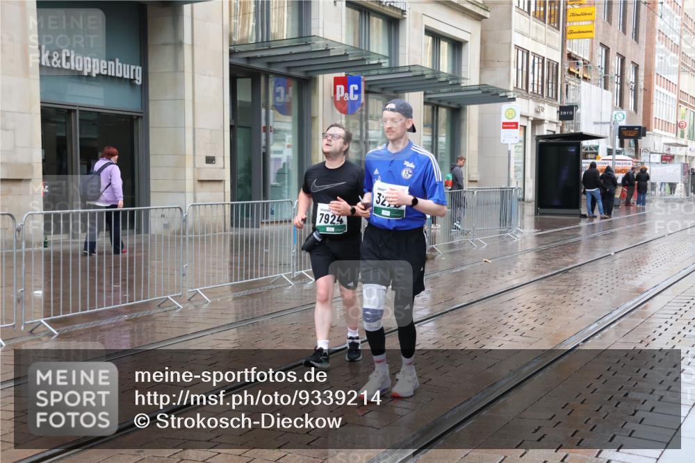 05.10.2025 - 20. swb-Marathon Bremen Strokosch-Dieckow http://msf.ph/oto/9339214 05.10.2025 15:07:01 Ziel 643 meine-sportfotos.de