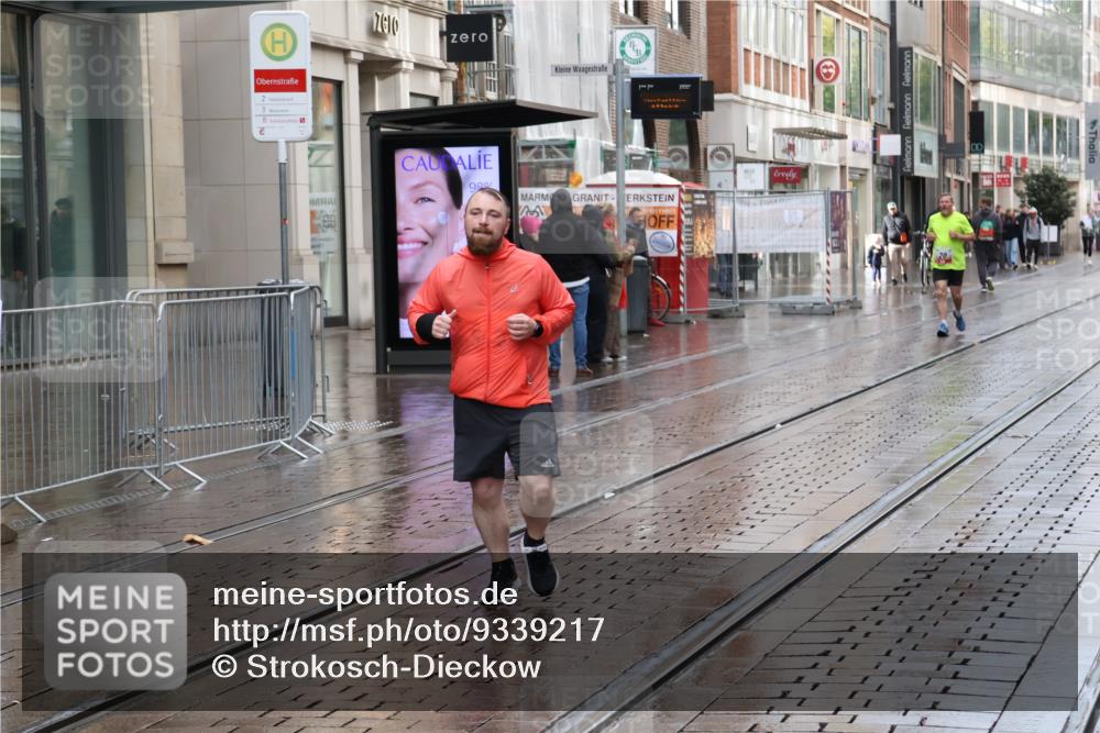 05.10.2025 - 20. swb-Marathon Bremen Strokosch-Dieckow http://msf.ph/oto/9339217 05.10.2025 15:07:39 Ziel 549 meine-sportfotos.de