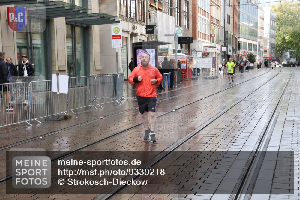 05.10.2025 - 20. swb-Marathon Bremen Strokosch-Dieckow http://msf.ph/oto/9339218 05.10.2025 15:07:40 Ziel 549 meine-sportfotos.de