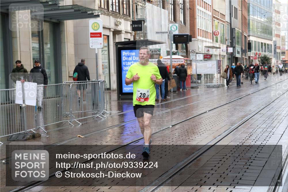 05.10.2025 - 20. swb-Marathon Bremen Strokosch-Dieckow http://msf.ph/oto/9339224 05.10.2025 15:07:50 Ziel 22, 549 meine-sportfotos.de