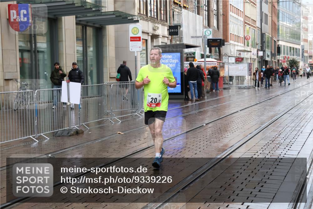 05.10.2025 - 20. swb-Marathon Bremen Strokosch-Dieckow http://msf.ph/oto/9339226 05.10.2025 15:07:50 Ziel 22, 549 meine-sportfotos.de