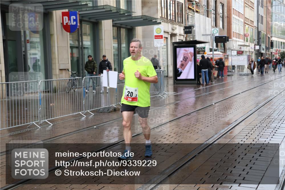 05.10.2025 - 20. swb-Marathon Bremen Strokosch-Dieckow http://msf.ph/oto/9339229 05.10.2025 15:07:51 Ziel 22, 549 meine-sportfotos.de