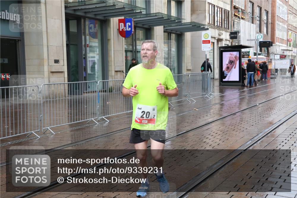 05.10.2025 - 20. swb-Marathon Bremen Strokosch-Dieckow http://msf.ph/oto/9339231 05.10.2025 15:07:52 Ziel 22, 549 meine-sportfotos.de