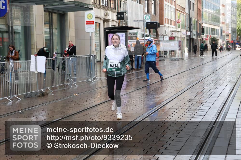 05.10.2025 - 20. swb-Marathon Bremen Strokosch-Dieckow http://msf.ph/oto/9339235 05.10.2025 15:08:22 Ziel 5814 meine-sportfotos.de