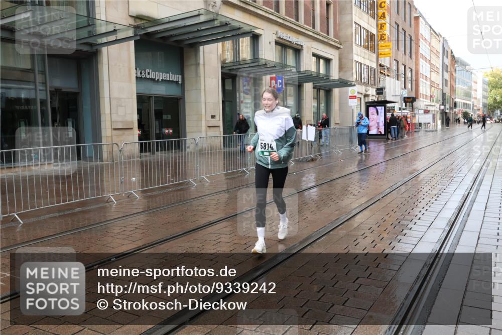 05.10.2025 - 20. swb-Marathon Bremen Strokosch-Dieckow http://msf.ph/oto/9339242 05.10.2025 15:08:24 Ziel 5814 meine-sportfotos.de