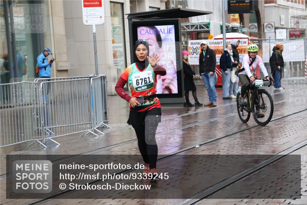 05.10.2025 - 20. swb-Marathon Bremen Strokosch-Dieckow http://msf.ph/oto/9339245 05.10.2025 15:09:18 Ziel  meine-sportfotos.de