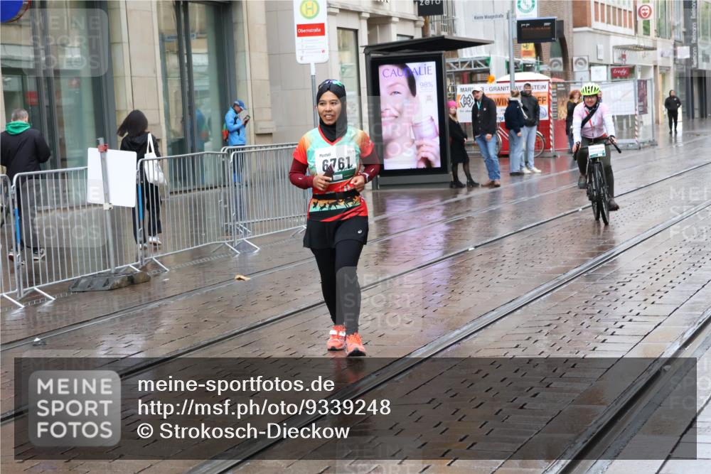 05.10.2025 - 20. swb-Marathon Bremen Strokosch-Dieckow http://msf.ph/oto/9339248 05.10.2025 15:09:19 Ziel  meine-sportfotos.de