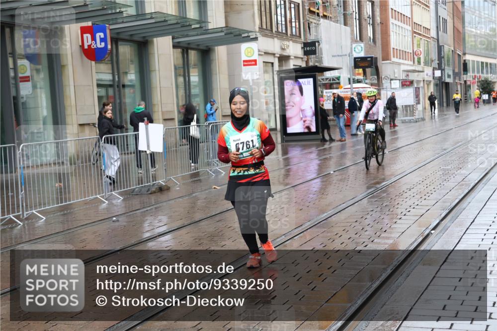 05.10.2025 - 20. swb-Marathon Bremen Strokosch-Dieckow http://msf.ph/oto/9339250 05.10.2025 15:09:20 Ziel  meine-sportfotos.de