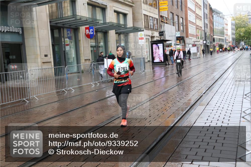 05.10.2025 - 20. swb-Marathon Bremen Strokosch-Dieckow http://msf.ph/oto/9339252 05.10.2025 15:09:21 Ziel  meine-sportfotos.de