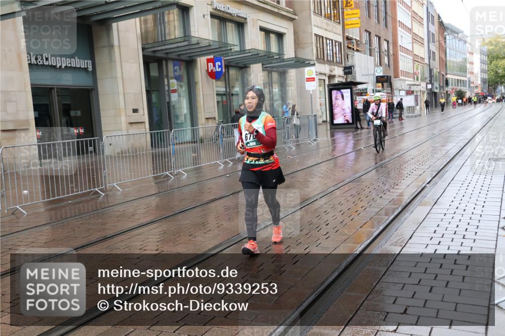 05.10.2025 - 20. swb-Marathon Bremen Strokosch-Dieckow http://msf.ph/oto/9339253 05.10.2025 15:09:22 Ziel  meine-sportfotos.de