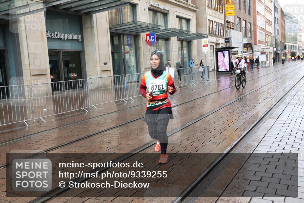 05.10.2025 - 20. swb-Marathon Bremen Strokosch-Dieckow http://msf.ph/oto/9339255 05.10.2025 15:09:22 Ziel  meine-sportfotos.de