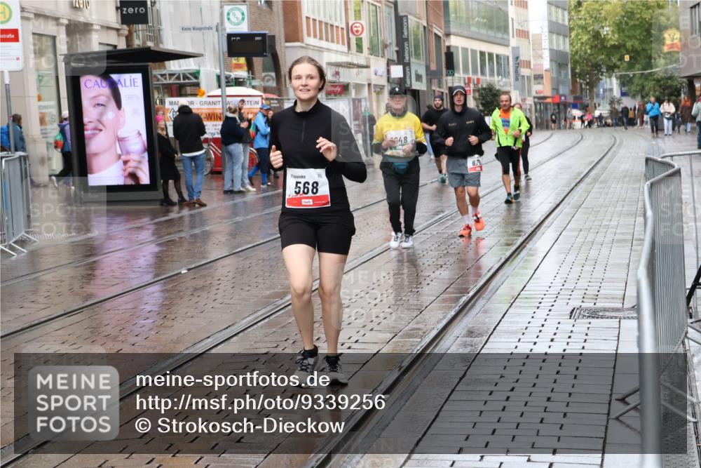 05.10.2025 - 20. swb-Marathon Bremen Strokosch-Dieckow http://msf.ph/oto/9339256 05.10.2025 15:09:50 Ziel 430, 568, 878, 6761 meine-sportfotos.de