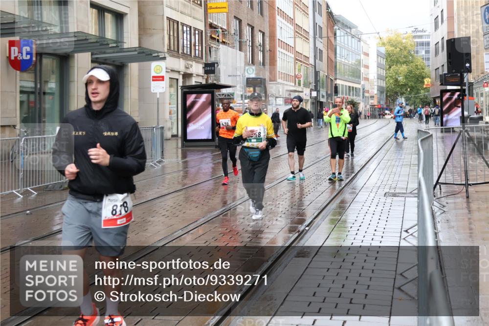 05.10.2025 - 20. swb-Marathon Bremen Strokosch-Dieckow http://msf.ph/oto/9339271 05.10.2025 15:09:57 Ziel 430, 568, 878 meine-sportfotos.de