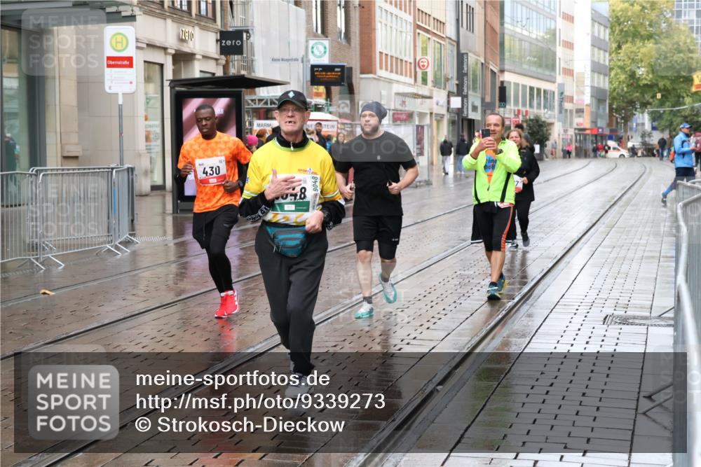 05.10.2025 - 20. swb-Marathon Bremen Strokosch-Dieckow http://msf.ph/oto/9339273 05.10.2025 15:09:58 Ziel 430, 568, 878 meine-sportfotos.de