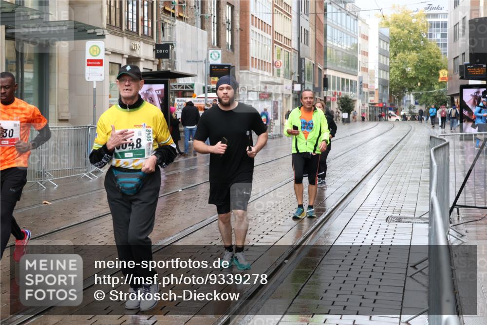 05.10.2025 - 20. swb-Marathon Bremen Strokosch-Dieckow http://msf.ph/oto/9339278 05.10.2025 15:09:59 Ziel 430, 568, 878 meine-sportfotos.de
