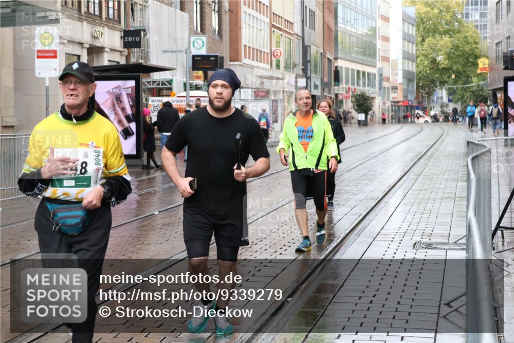 05.10.2025 - 20. swb-Marathon Bremen Strokosch-Dieckow http://msf.ph/oto/9339279 05.10.2025 15:10:00 Ziel 430, 568, 878 meine-sportfotos.de