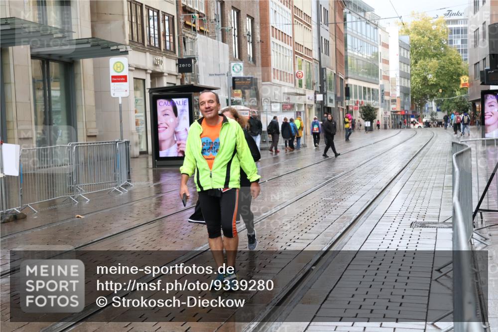 05.10.2025 - 20. swb-Marathon Bremen Strokosch-Dieckow http://msf.ph/oto/9339280 05.10.2025 15:10:03 Ziel 430, 568, 878 meine-sportfotos.de