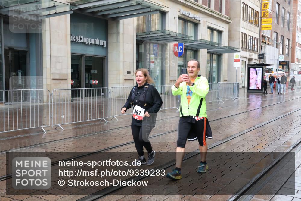05.10.2025 - 20. swb-Marathon Bremen Strokosch-Dieckow http://msf.ph/oto/9339283 05.10.2025 15:10:06 Ziel 42, 367, 430, 568, 878 meine-sportfotos.de