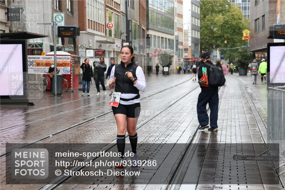 05.10.2025 - 20. swb-Marathon Bremen Strokosch-Dieckow http://msf.ph/oto/9339286 05.10.2025 15:11:55 Ziel  meine-sportfotos.de