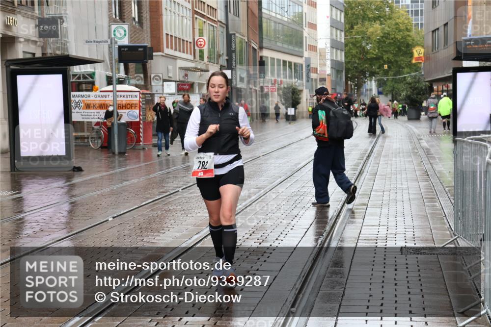 05.10.2025 - 20. swb-Marathon Bremen Strokosch-Dieckow http://msf.ph/oto/9339287 05.10.2025 15:11:55 Ziel  meine-sportfotos.de