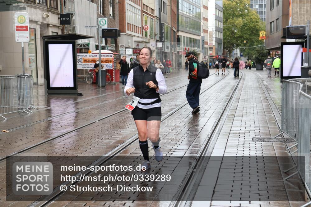 05.10.2025 - 20. swb-Marathon Bremen Strokosch-Dieckow http://msf.ph/oto/9339289 05.10.2025 15:11:56 Ziel 782 meine-sportfotos.de