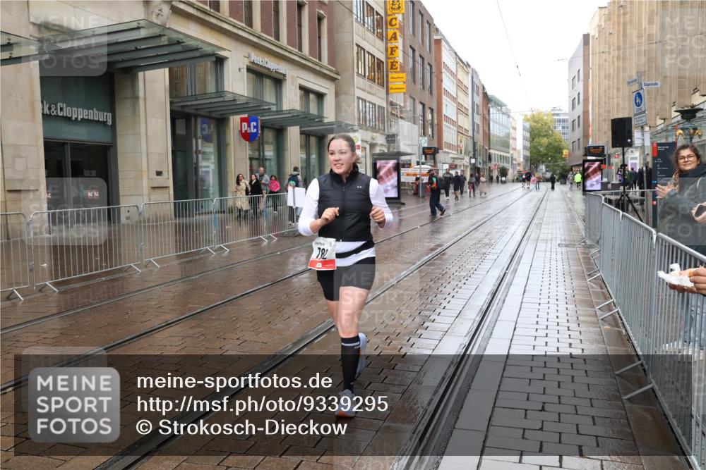 05.10.2025 - 20. swb-Marathon Bremen Strokosch-Dieckow http://msf.ph/oto/9339295 05.10.2025 15:11:58 Ziel 782 meine-sportfotos.de