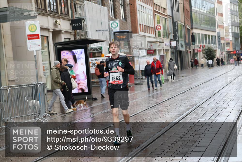 05.10.2025 - 20. swb-Marathon Bremen Strokosch-Dieckow http://msf.ph/oto/9339297 05.10.2025 15:12:36 Ziel  meine-sportfotos.de