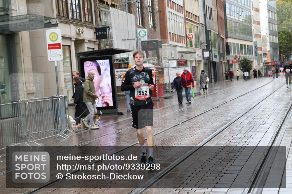 05.10.2025 - 20. swb-Marathon Bremen Strokosch-Dieckow http://msf.ph/oto/9339298 05.10.2025 15:12:37 Ziel  meine-sportfotos.de
