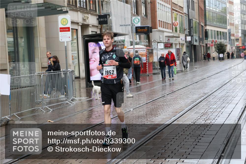 05.10.2025 - 20. swb-Marathon Bremen Strokosch-Dieckow http://msf.ph/oto/9339300 05.10.2025 15:12:38 Ziel  meine-sportfotos.de