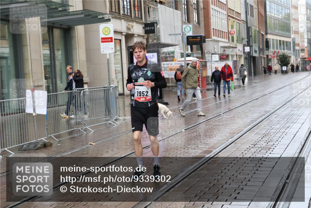 05.10.2025 - 20. swb-Marathon Bremen Strokosch-Dieckow http://msf.ph/oto/9339302 05.10.2025 15:12:38 Ziel  meine-sportfotos.de