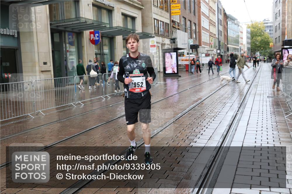 05.10.2025 - 20. swb-Marathon Bremen Strokosch-Dieckow http://msf.ph/oto/9339305 05.10.2025 15:12:41 Ziel  meine-sportfotos.de